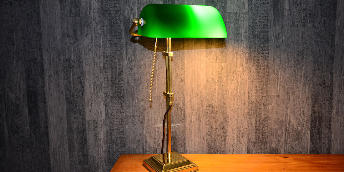 <h2>Umfangreiche Auswahl an</h2><h1>Original Berliner Messinglampen</h1><p>Unsere Messing - Leuchten, die in Berlin von Hand montiert werden, lassen Räume in warmem Licht erstrahlen.</p>